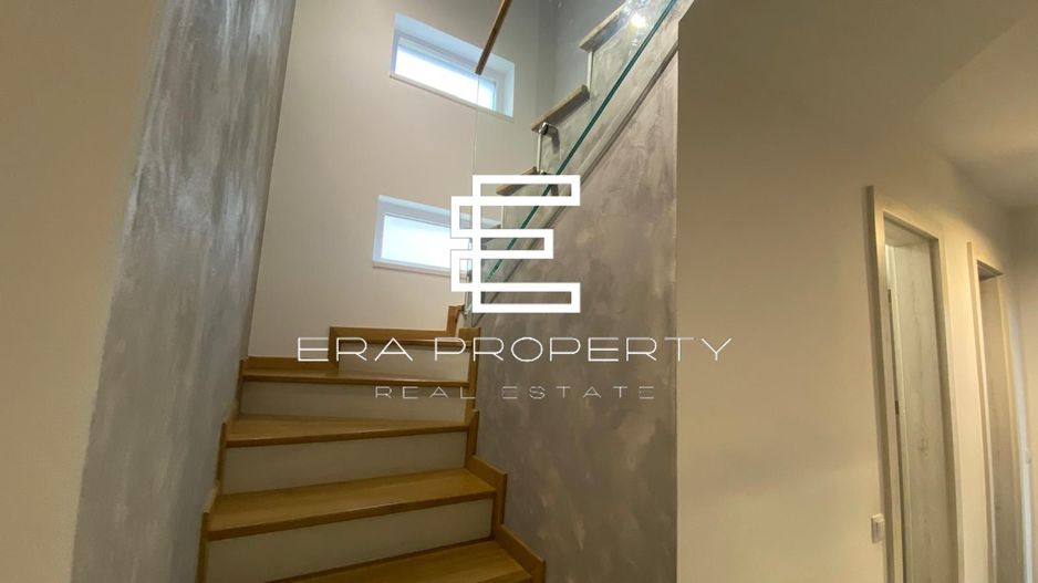 Casa tip duplex , pivnita, carport in Selimbar zona Brana - Poză 5