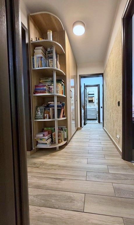 4 camere, 82 mp, parter, parcare, boxă, renovat, metrou la 400 m - Poză 1