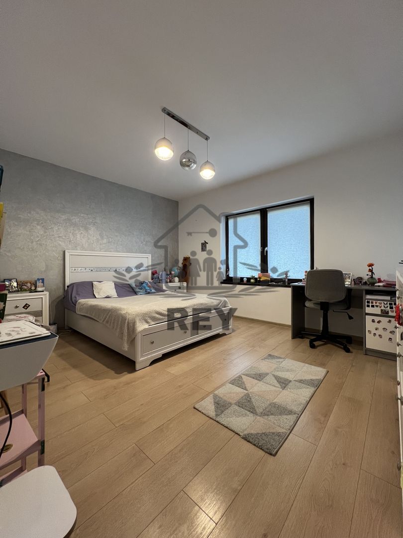 Casă de tip triplex la vânzare 6 camere /Șelimbăr /Secția 1 de Poliție - Poză 3