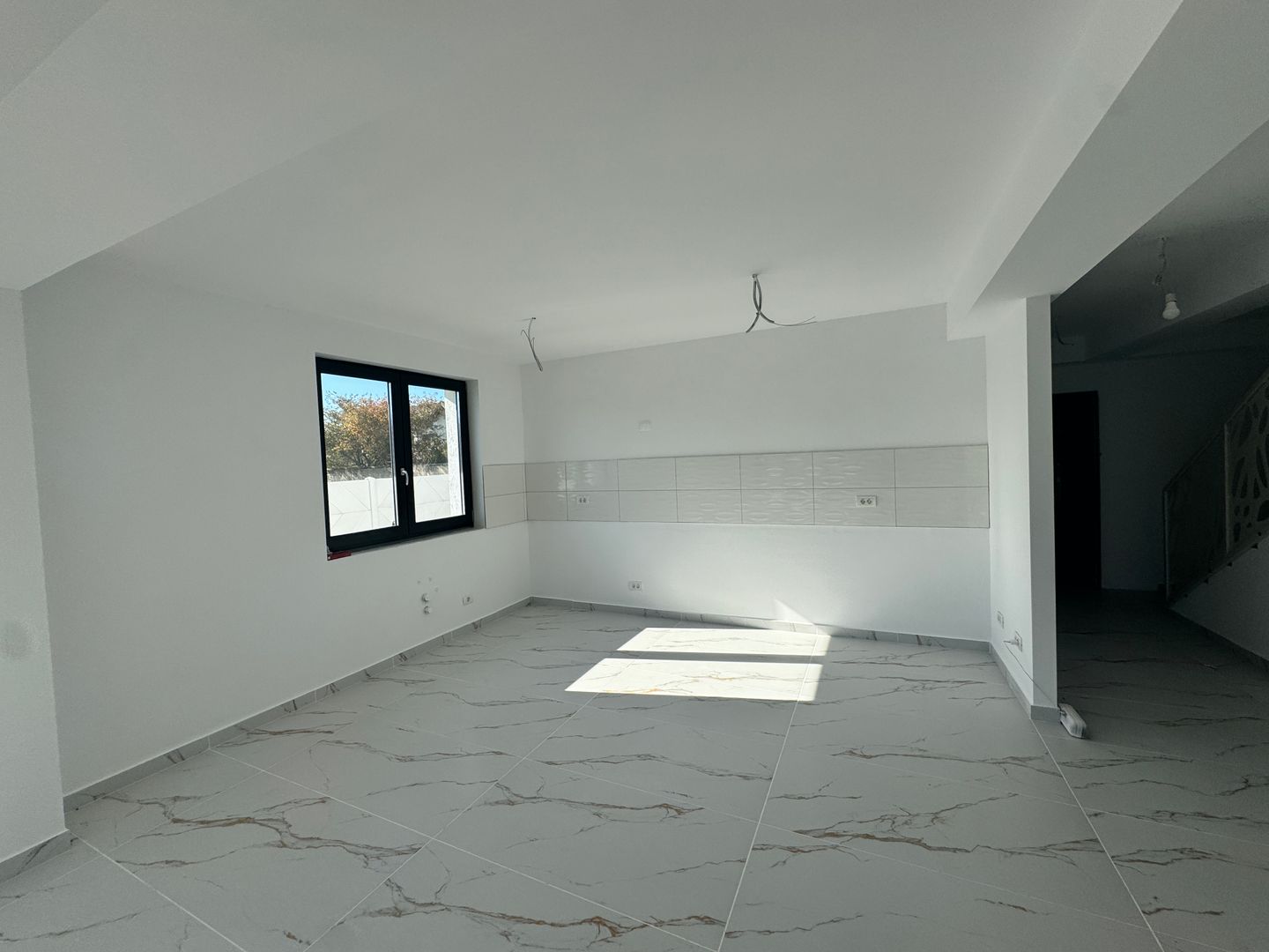 Vila 5 camere Otopeni Central-bucatarie si finisaje incluse - Poză 10