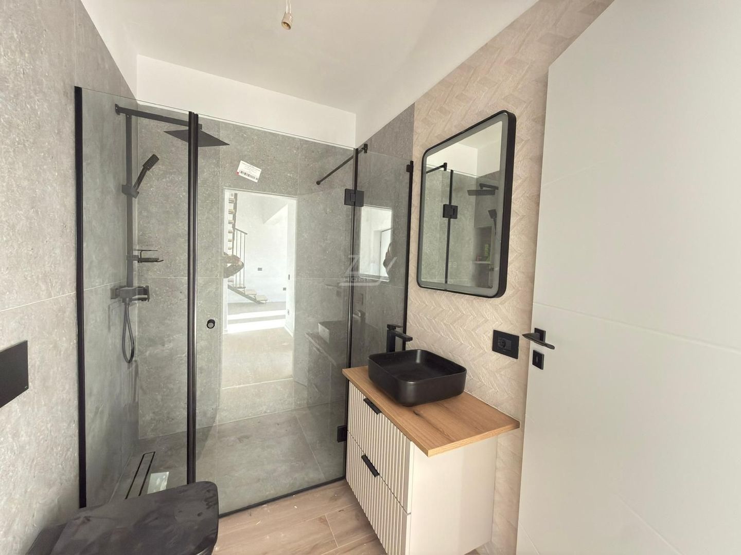 Ap pe 2 niveluri. Decomandat. 2 locuri de parcare. - Poză 7