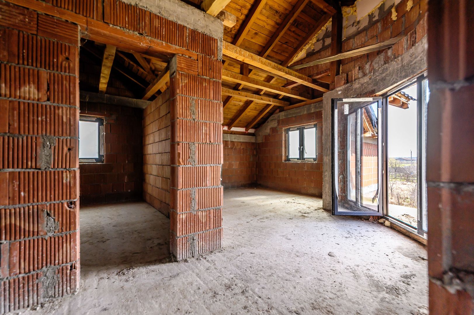 REZERVAT! Casă la roșu cu teren de 752 mp, Mandruloc. Arad - Poză 8