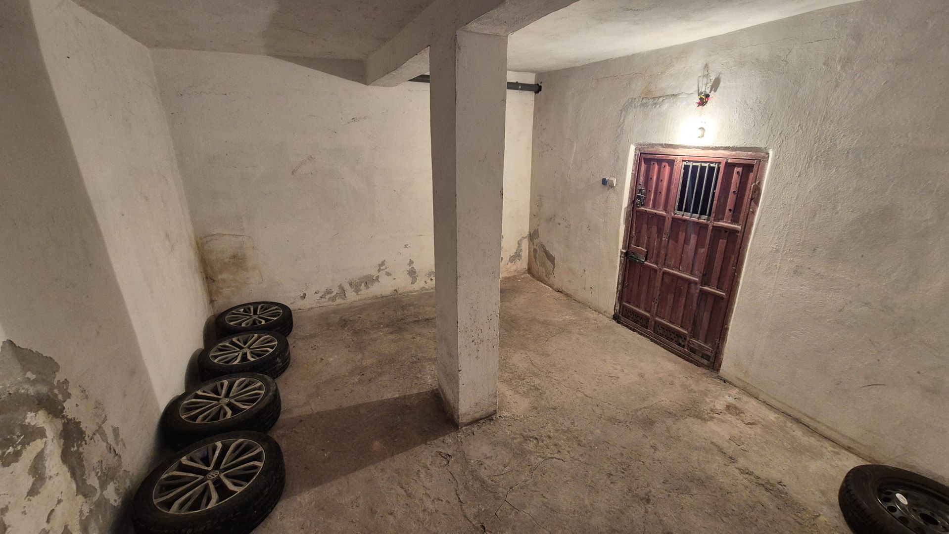 Spatiu comercial 39,22 mp + 18,17 mp pivnita + curte 18 mp - sos. Viilor - Poză 7