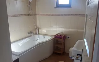 Casă de vânzare în Covasna - complet renovată, mobilată și utilată! - Poză 19