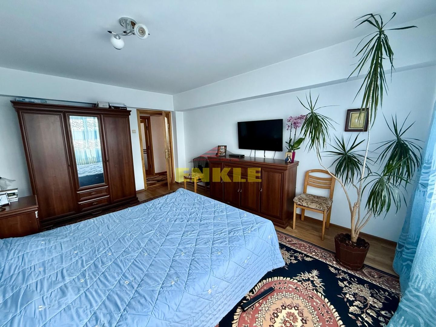 Apartament spațios de vânzare – Zona Școala 16 - Poză 2