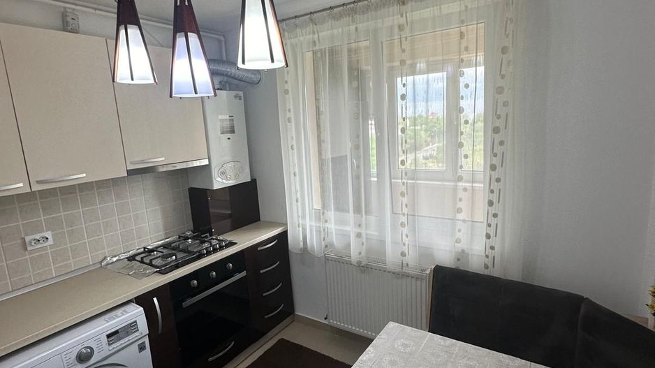 Agentie- Oferim spre inchiriere apartament cu 3 camere decomandat - Poză 1