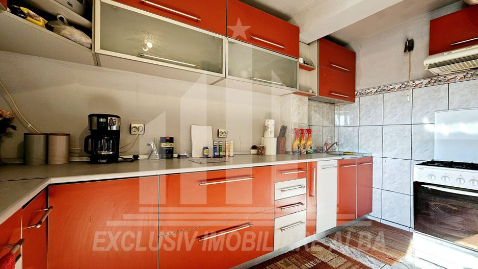 Apartament cu 3 camere decomandate, Cetate - Poză 2