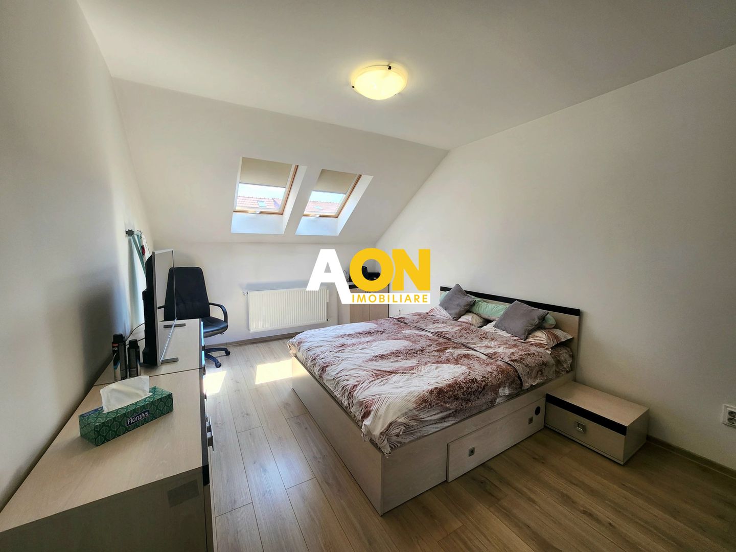 Apartament cu 2 Camere + Mansardă, Garaj, Bloc Nou, Zona Centru - Poză 3
