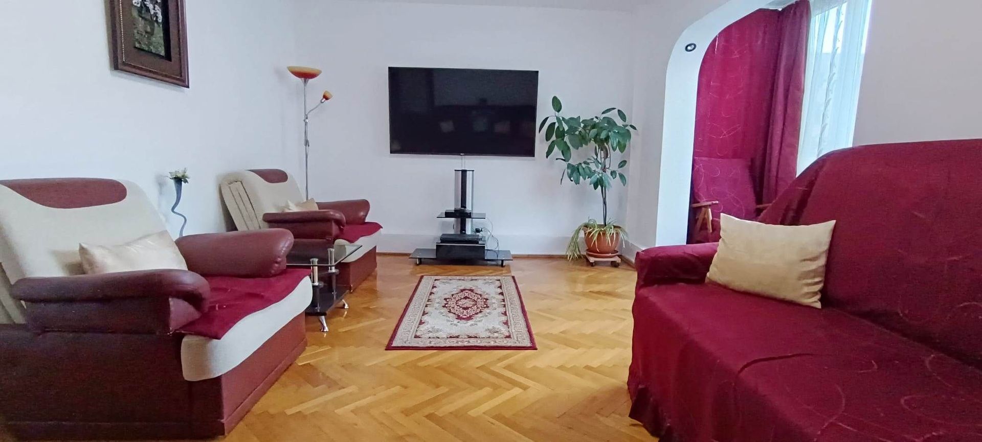 Apartament cu 4 camere in Tractoru-Independentei - Poză 1