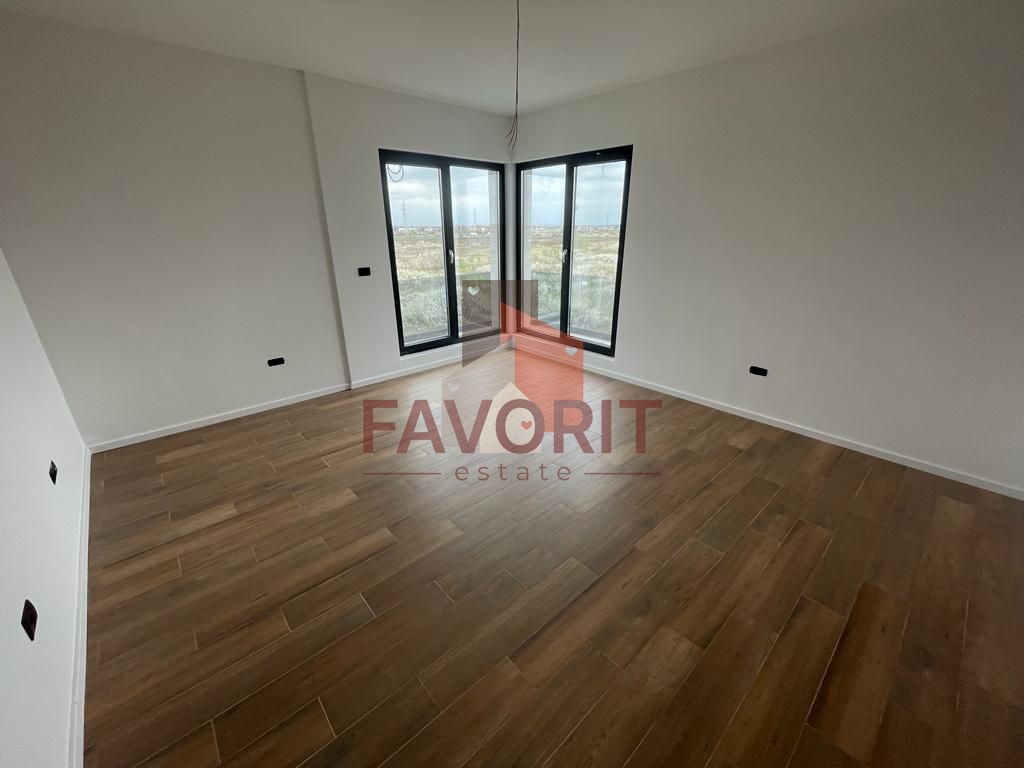 Decomandat. Zona Buziasului. Parcare in curte. - Poză 3