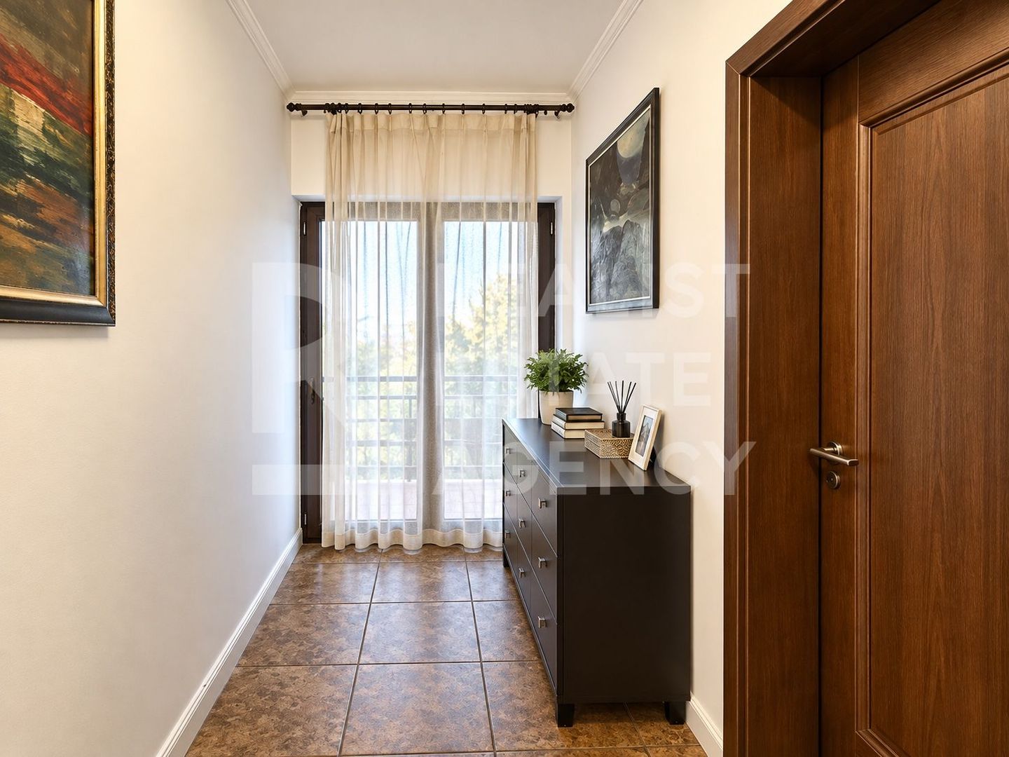 VÂNZARE VILĂ P+1 – VOLUNTARI / 235 MP TEREN / 4 DORMITOARE / 3 BĂI - Poză 4