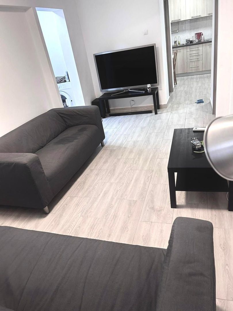 Vand apartament  3 camere - Poză 1