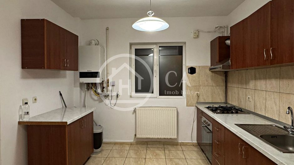 Casă de închiriat cu 4 camere în Cartierul Europa, Oradea - Poză 1