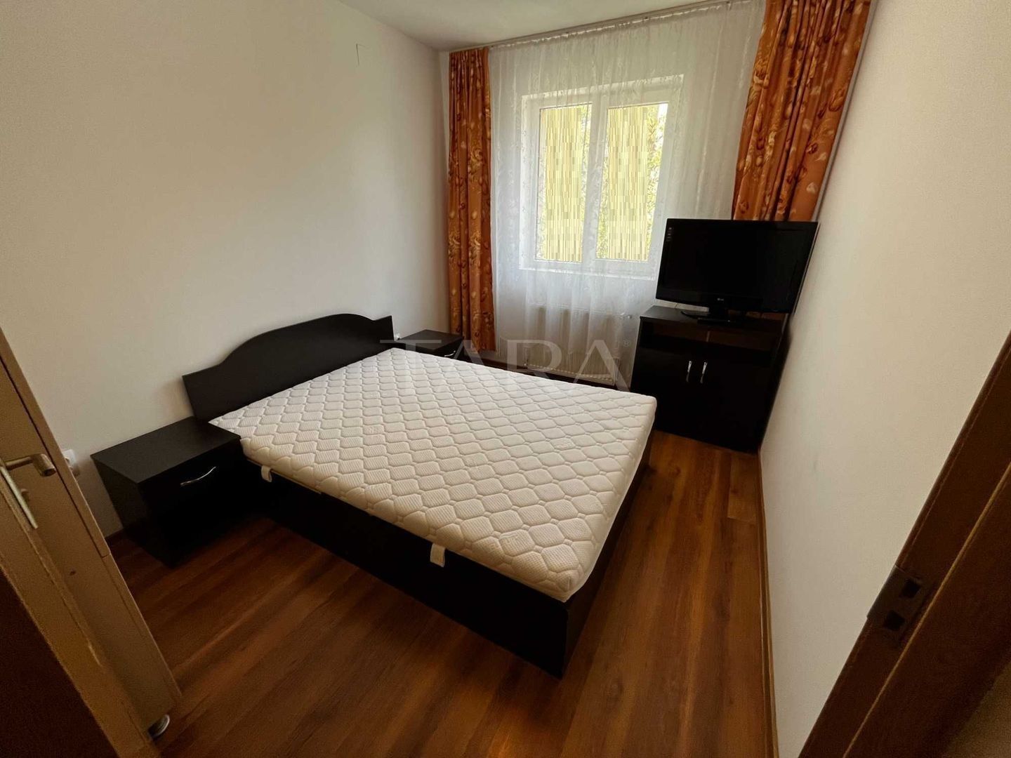2 camere mobilat, parcare CF, zona Florilor Florești. - Poză 4
