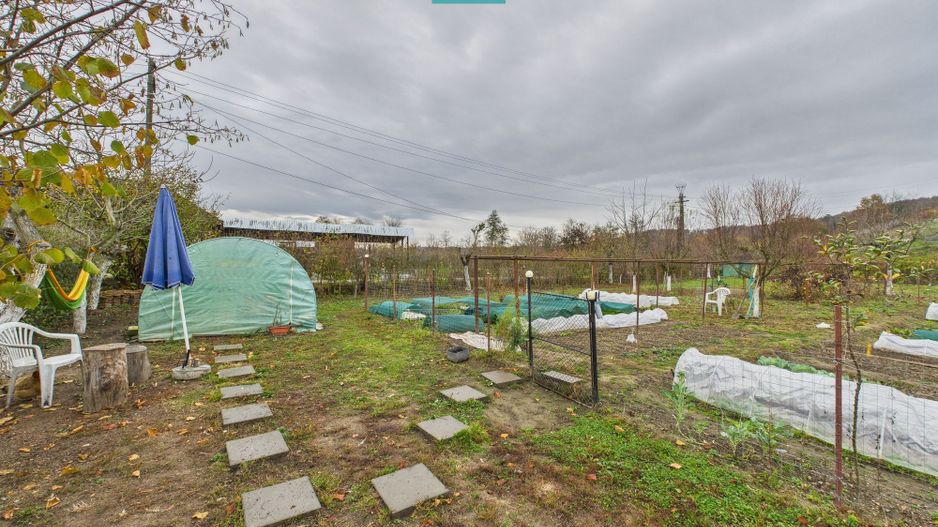 Casă renovată în localitatea Comănești, Arad - Poză 23