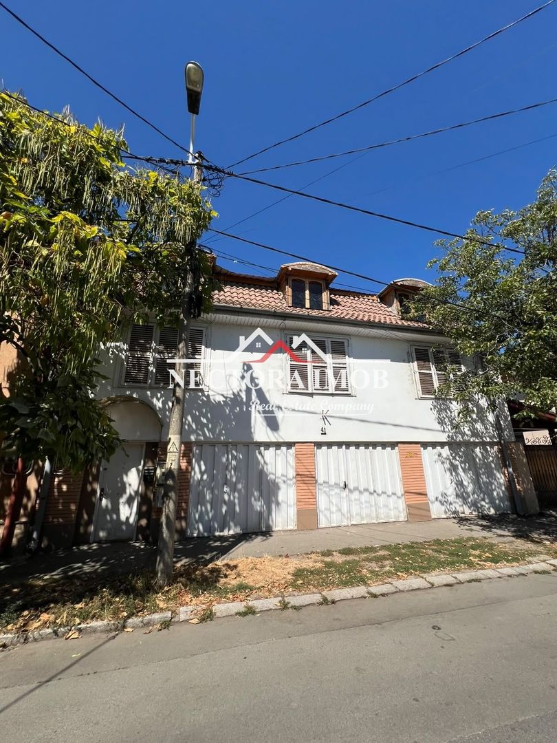 NECTORA IMOB-Casa 4 camere, 3 garaje, 200 mp,Str. C-tin Tanase,Central - Poză 1