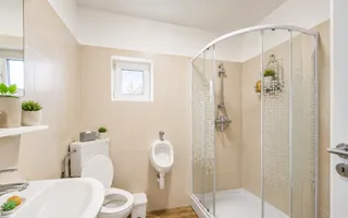 Casă spațioasă cu 8 camere, teren generos, oferă libertate și confort - Poză 21