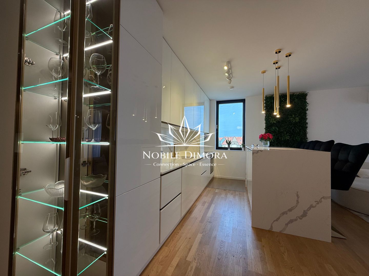ISHO - Apartament cu 4 camere de lux, 2 bai, 2 balcoane, parcare privata - Poză 8