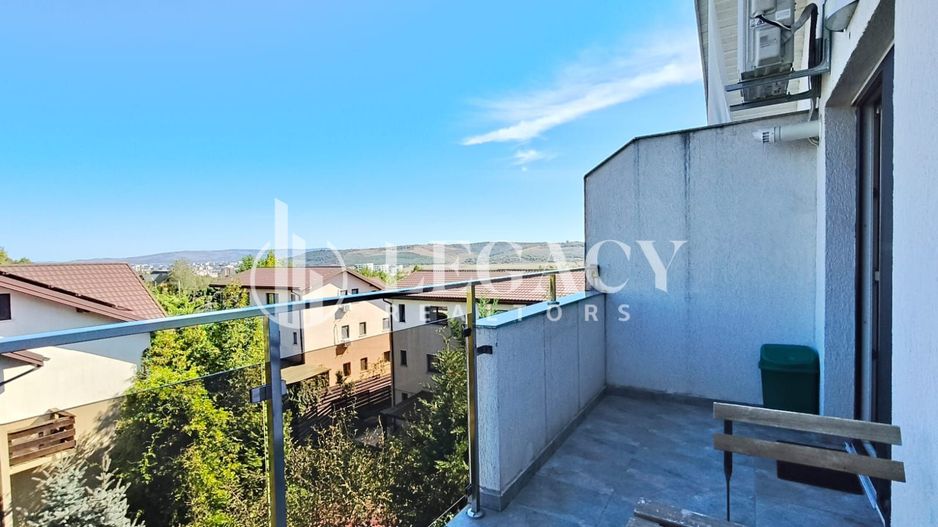 Locuință cochetă la mansardă, cu balcon și boxă de depozitare - Poză 15