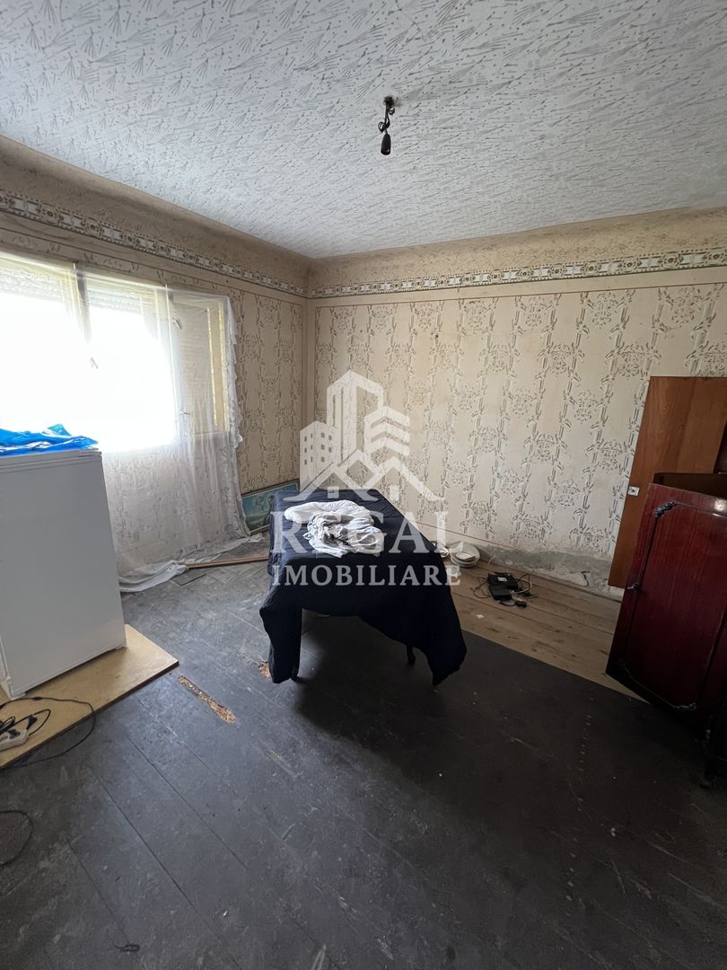 Casă de vânzare în Călanul Mic –  2 clădiri, curte, grădină, garaj - Poză 12