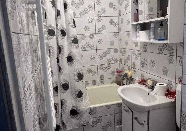 BRASADAS vinde ap 2 cam RENOVAT etaj 4/4 Humulești. - Poză 3