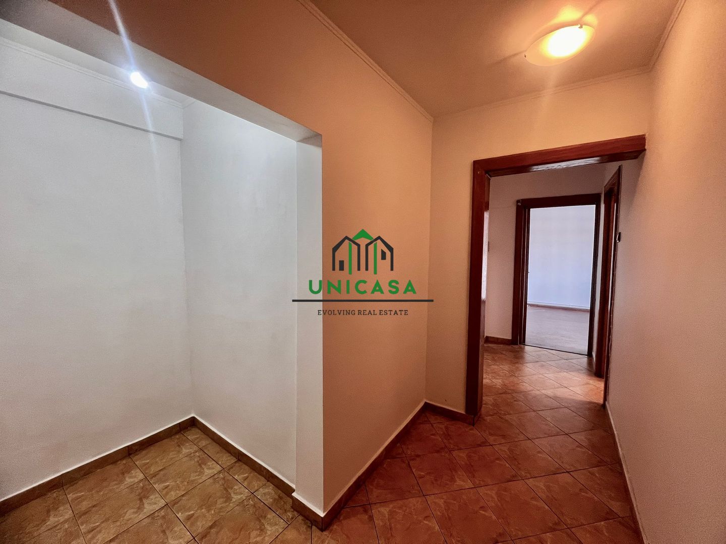 Apartament cu 3 camere  de vânzare – Calea lui Traian - Zona Nord - Poză 6