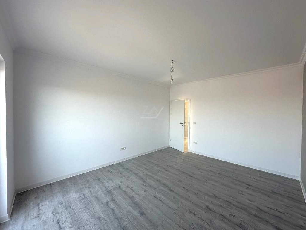 Asfalt. Loc de parcare. Etaj 1. - Poză 2