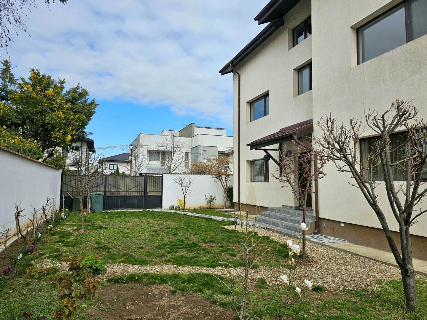 Vila spatioasa de vanzare in Pantelimon zona Padurea Cernica - Mierlei - Poză 2