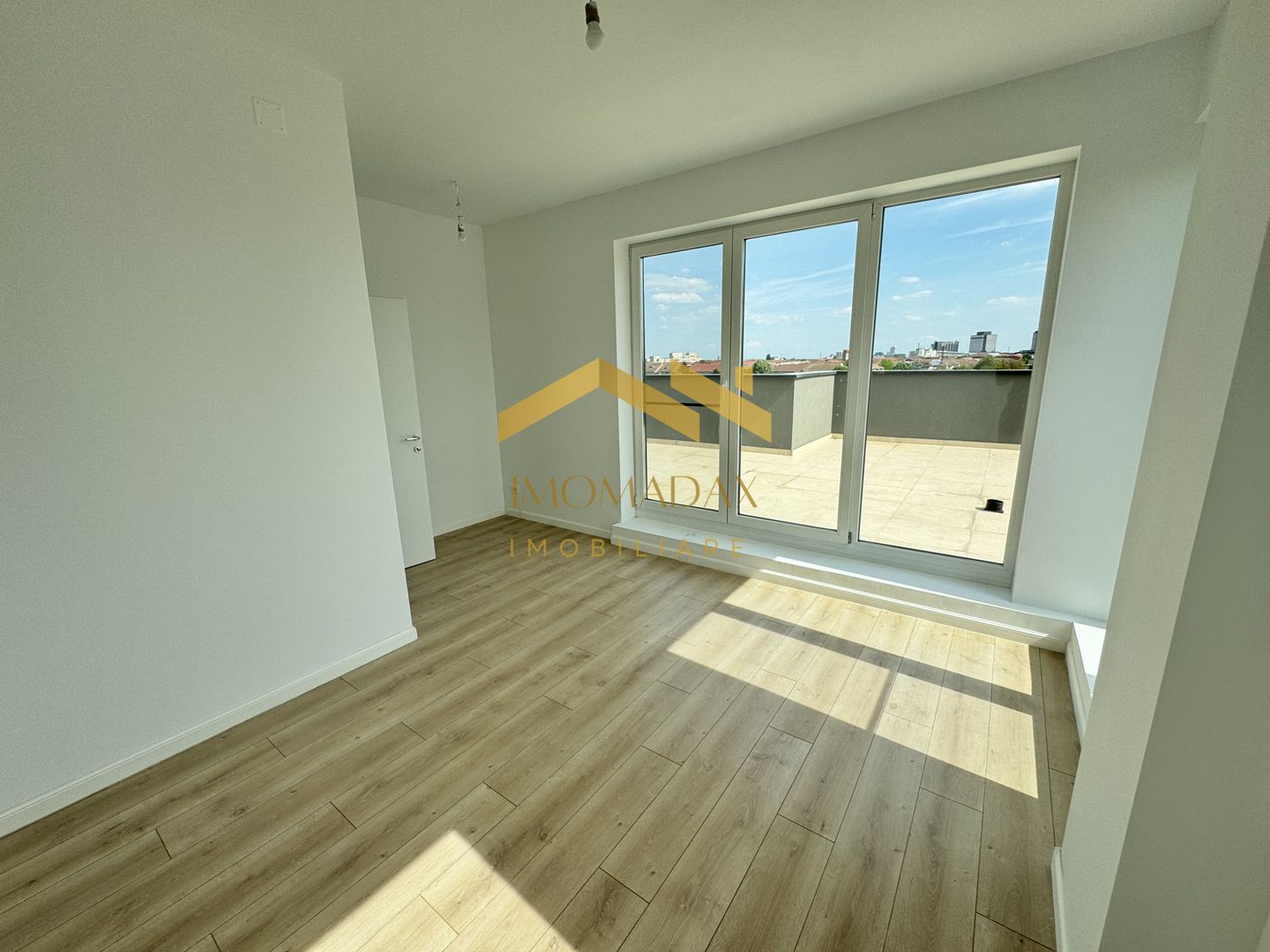 Penthouse Aradului-3 Camere-Centrala Proprie - Poză 3