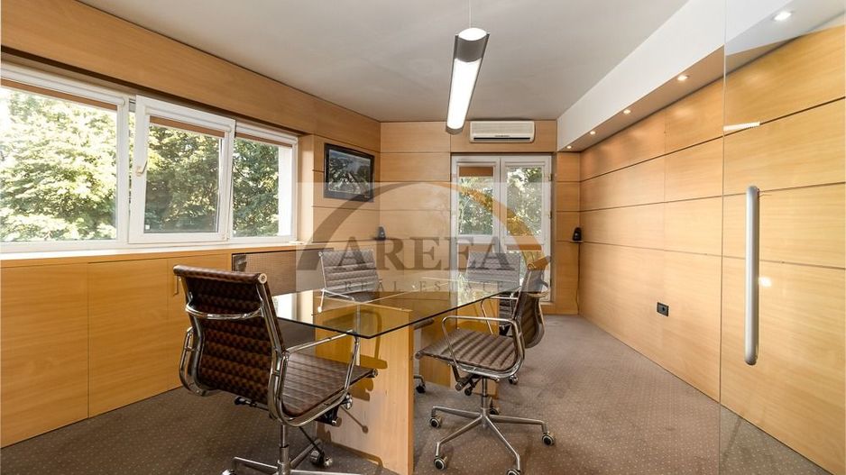 UNIRII FANTANI - 5 camere de vanzare - investitie rara si eleganta - Poză 1