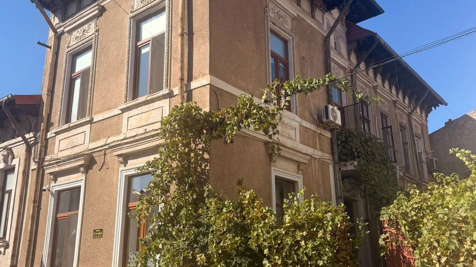 Apartament 5 camere  in vila - Zona Armeneasca - Poză 1