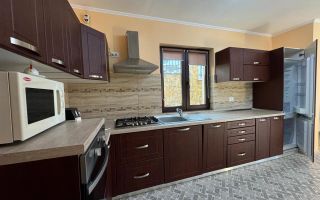 Rezidenta distincta, design arhitectural rafinat, priveliste minunata in Corunca - Poză 3