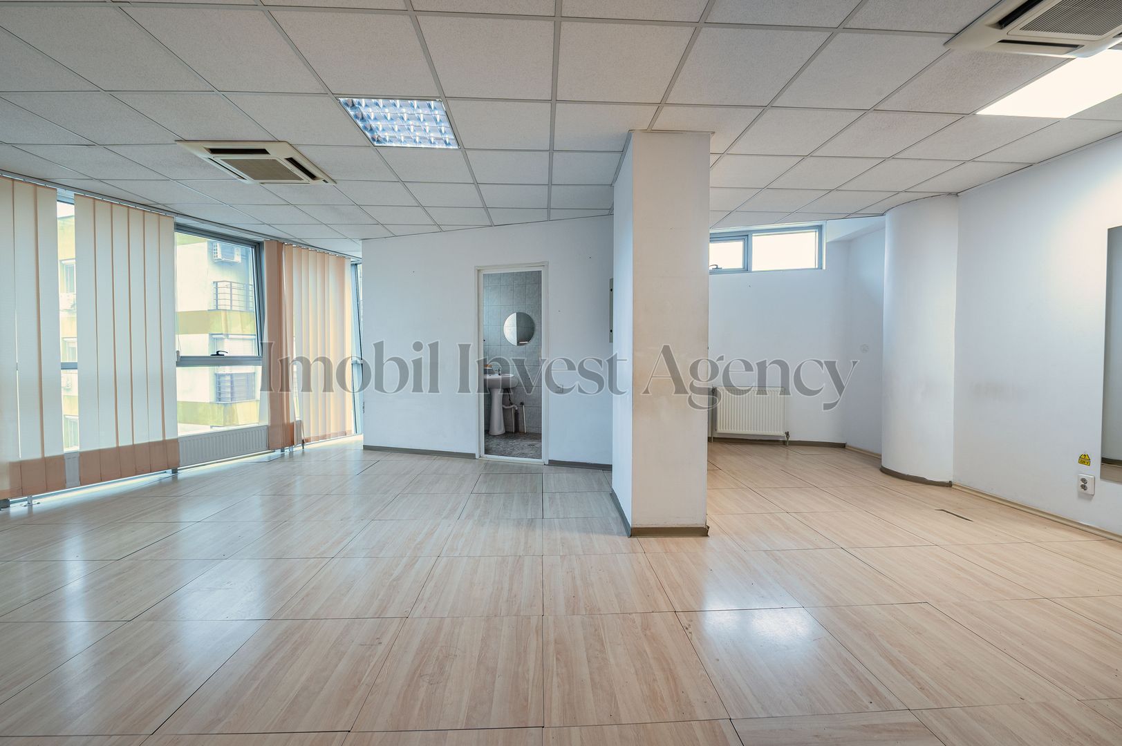 Cladire de birouri Vitan pretabilă pentru diverse afaceri. - Poză 11