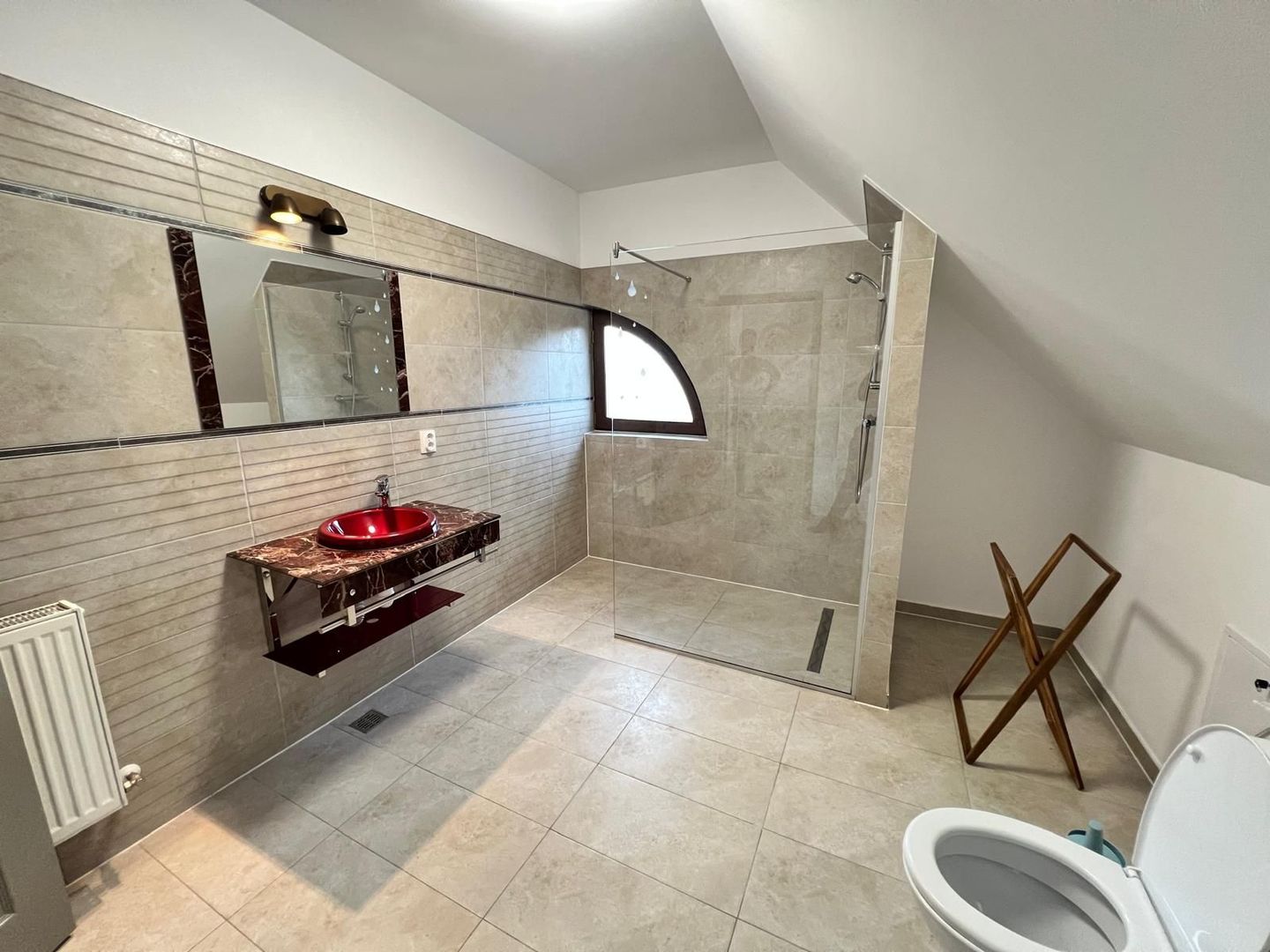 Casa cu 7 camere | 3 balcoane | Garaj | 220 mp + 80 mp curte | Cartier Panorama - Poză 30