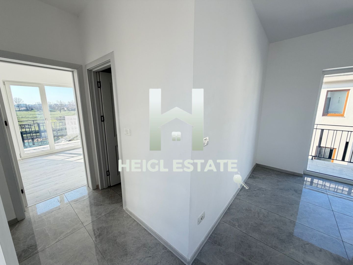 Apartament cu 2 camere si 45 mp terasa in zona Braytim - Poză 5