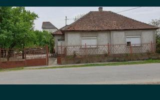 Vand casa cu teren ultracentral in Medisu Aurit - Poză 3