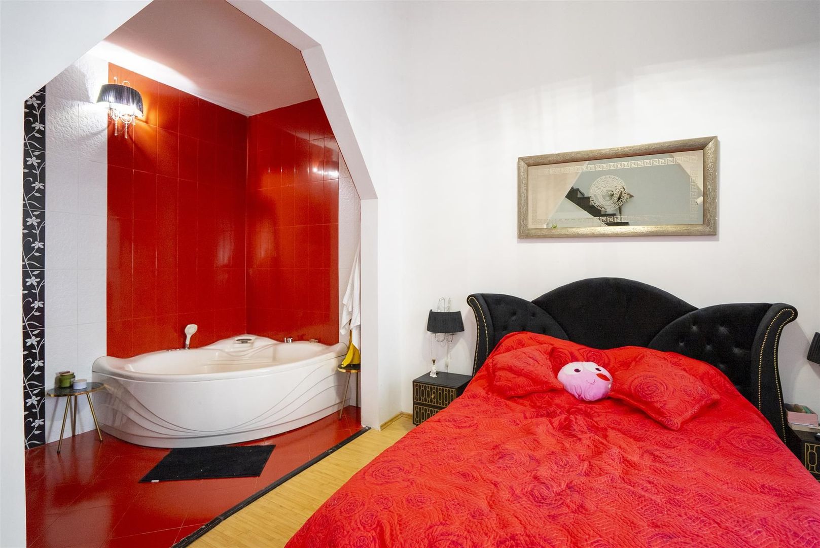 Apartament ULTRACENTRAL cu loc de parcare - Poză 1