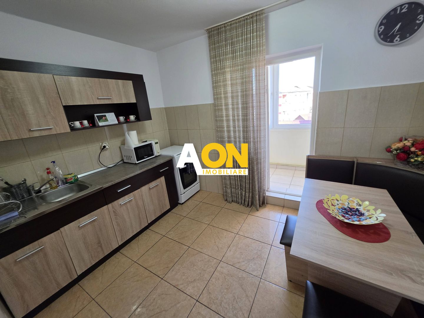 Apartament 3 camere, 68 mp utili, Cetate, zona Piata Cetate - Poză 4