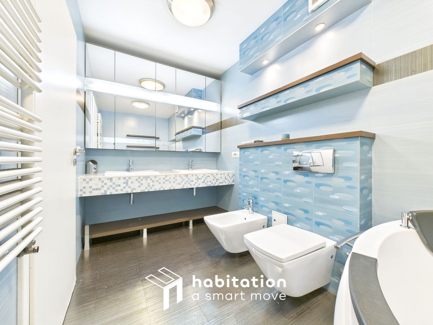 Descoperă eleganța unei case moderne– vizitează prin tur virtual - Poză 25