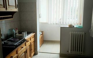 Vand apartament 3 camere in  Dambu , etaj intermediar - Poză 1