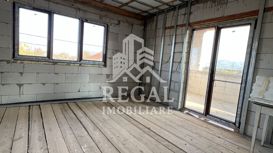 Casă spațioasă de vânzare în Ruși – pentru locuință sau investitie - Poză 14