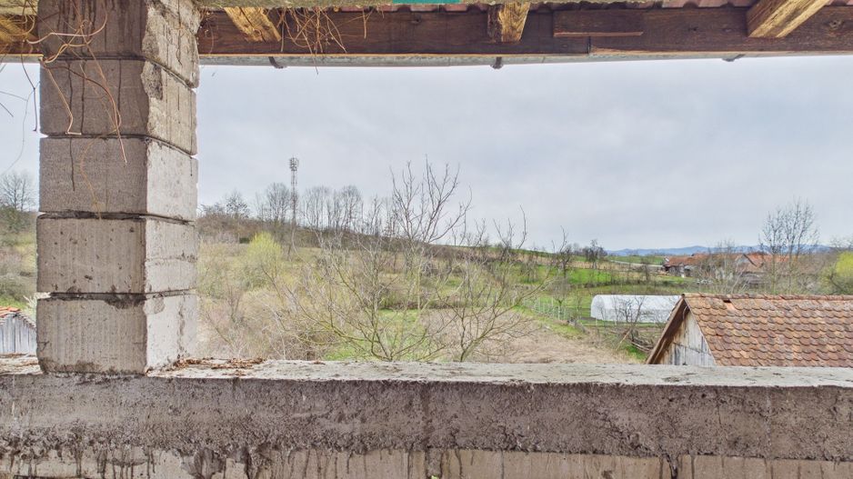 Casă la roșu în localitatea Almaș, Arad. - Poză 14