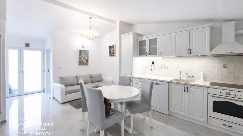 Casă zona Circumvalațiunii, aproape de City of Mara - Poză 1