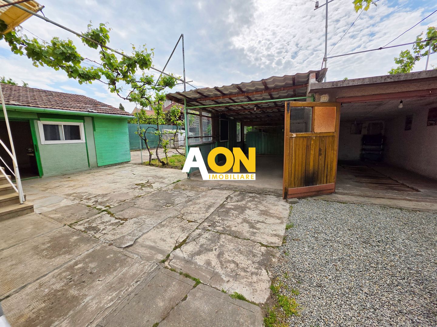 Casa 4 camere, 2 garaje, 652 mp teren, zona exclusivista, Cetate - Poză 2