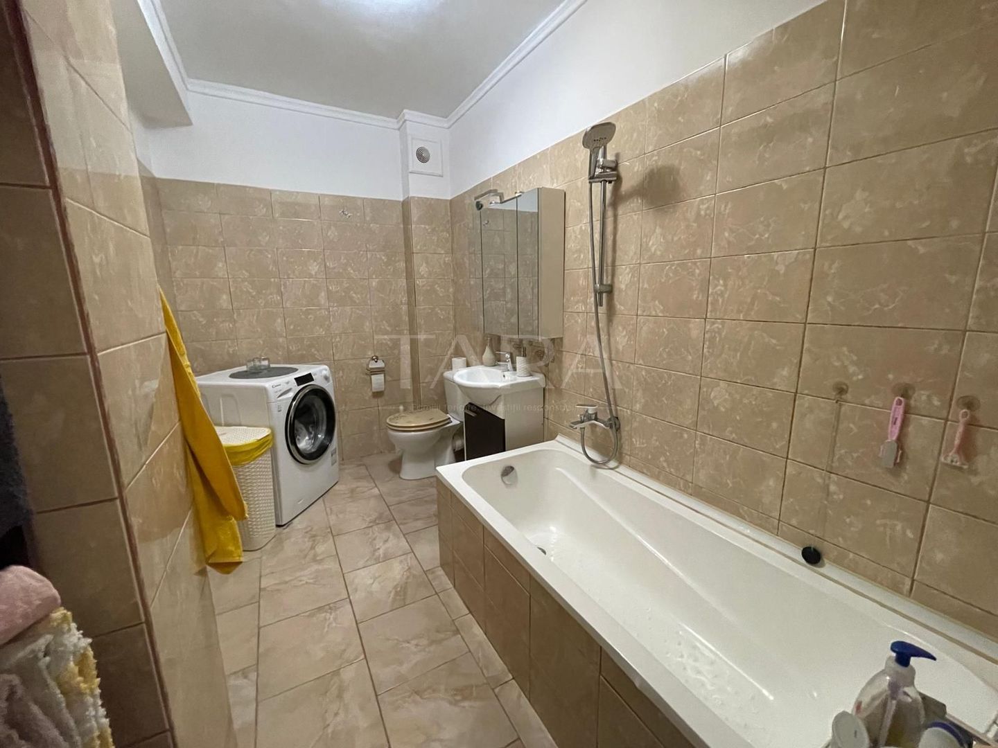 Apartament cu doua camere, zona Petrom. Confortabil si accesibil! - Poză 6
