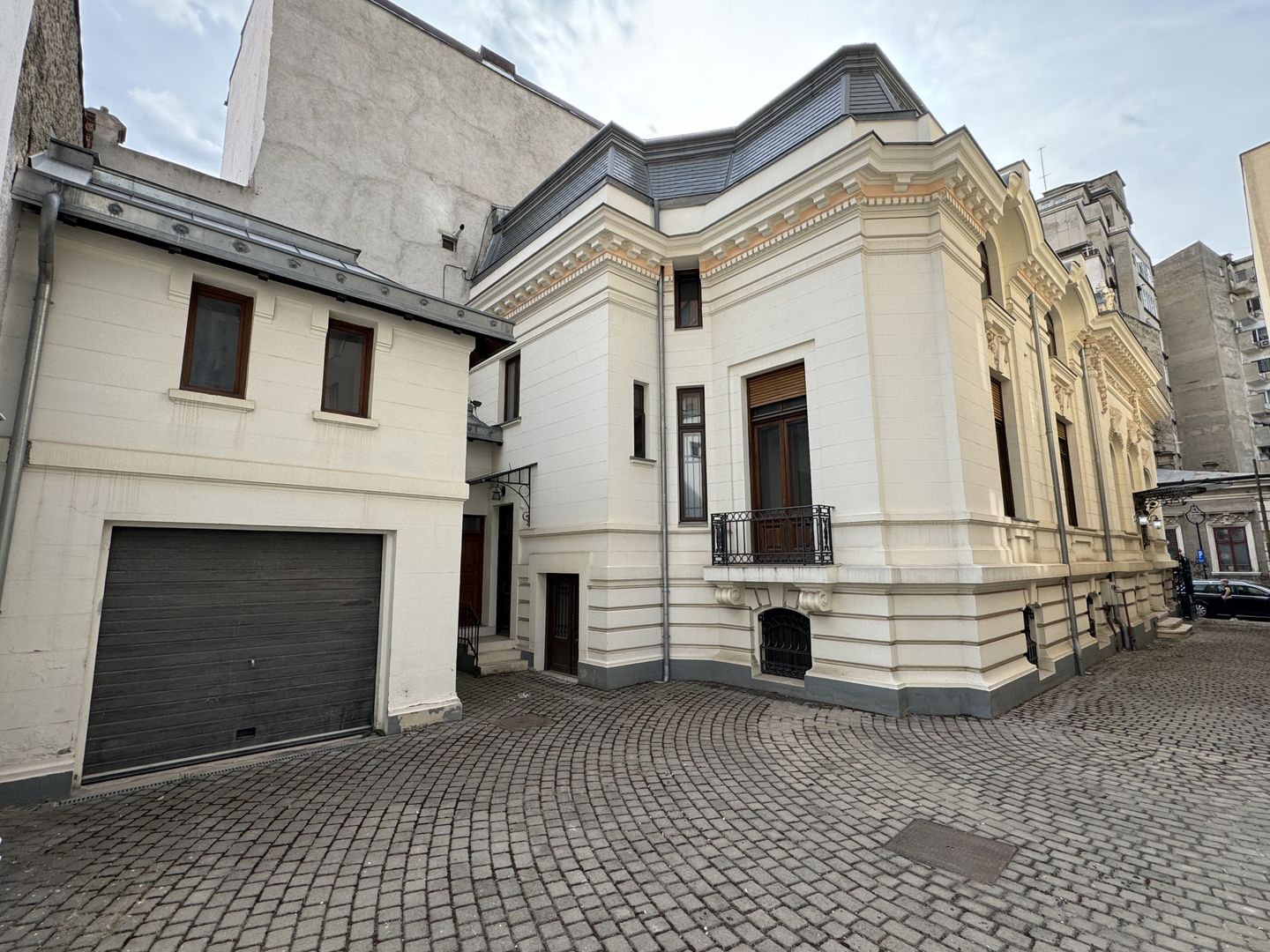 Universitate 20 camere arhitectura interbelica garaj curte piscina - Poză 1