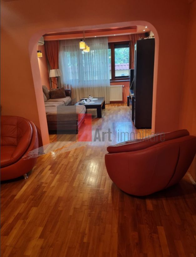 VILA PARCUL CIRCULUI - Poză 1