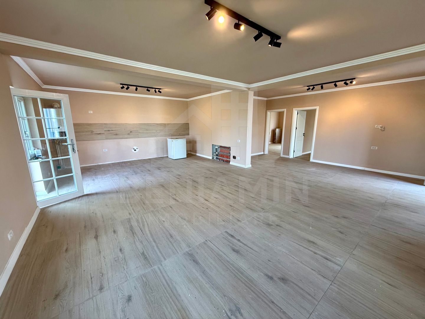 Casa parter moderna 2026 -toate utilitatiile-centrala - 400mp - Metro - Poză 3