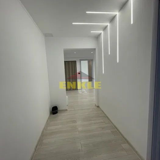 De vanzare apartament cu 3 camere, Piata mare - Poză 1