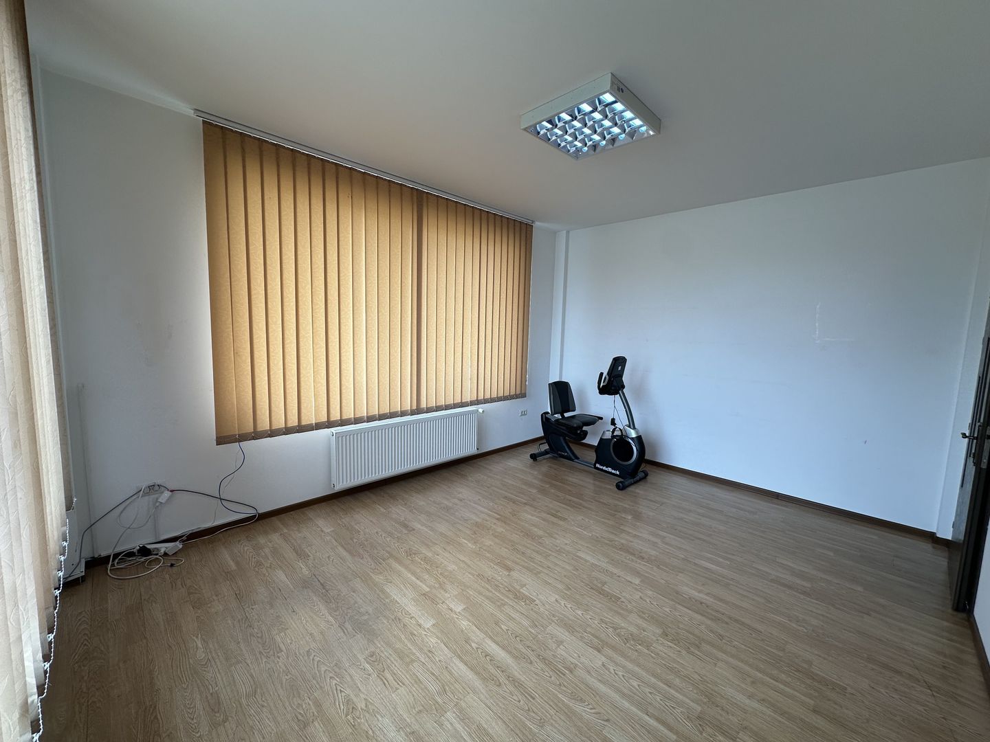 Birouri de închiriat | 20 MP | Etaj 1 | Paza + Supraveghere - Poză 7